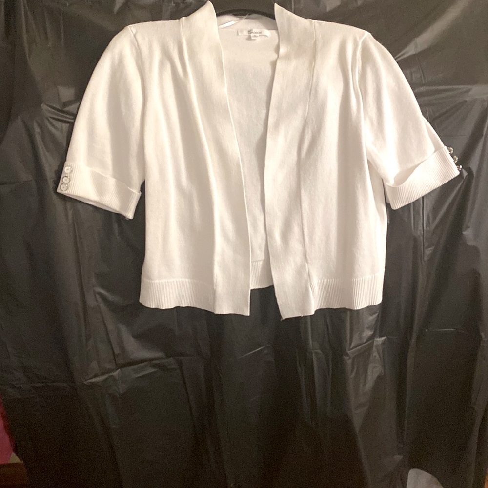 Sweater open front. Color White Size M Excellent condition.